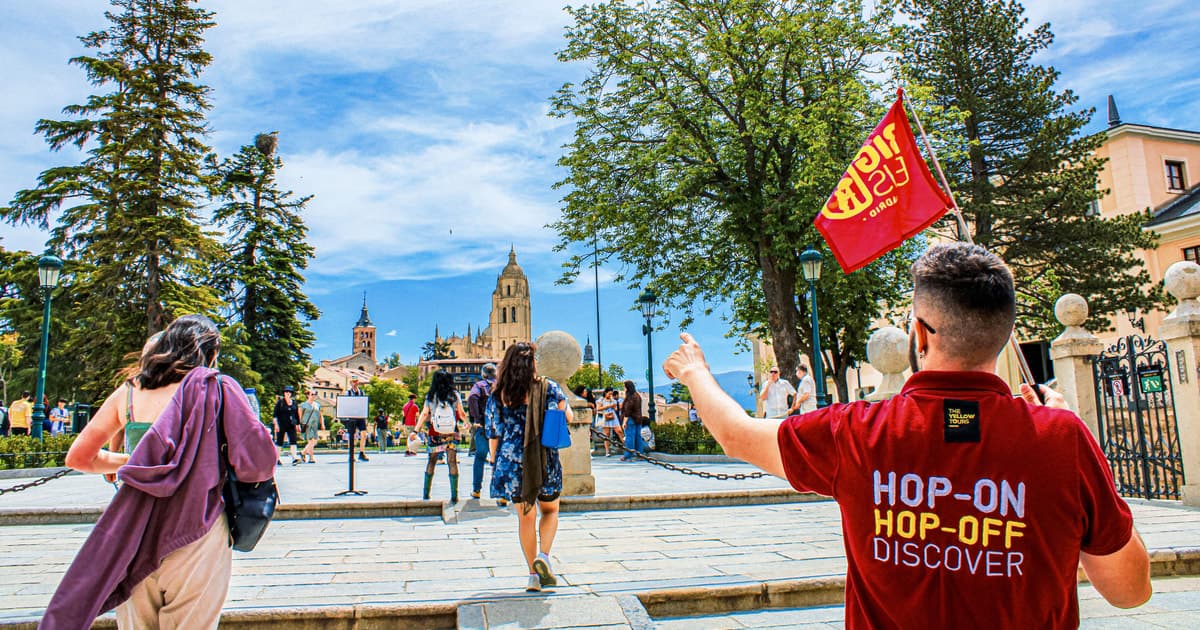 Desde Madrid: Excursión de un día con guía a Segovia y Toledo
