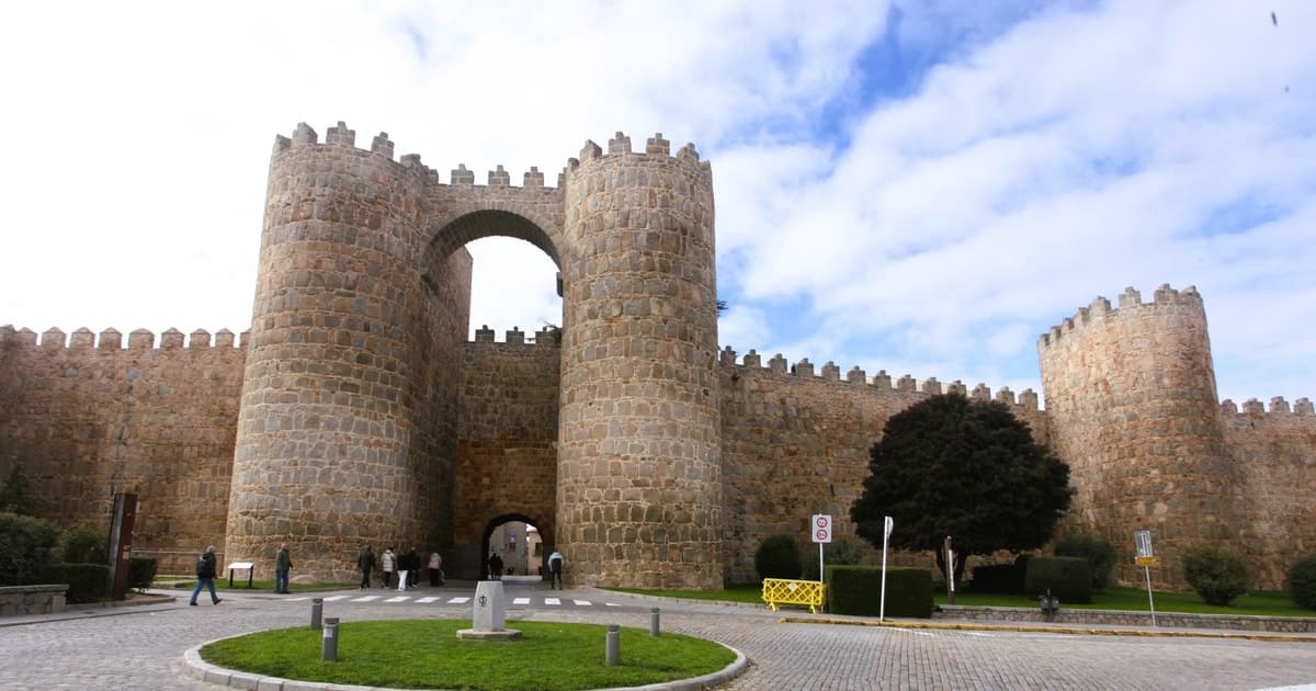 Ávila: tour a pie guiado con yemas de Santa Teresa