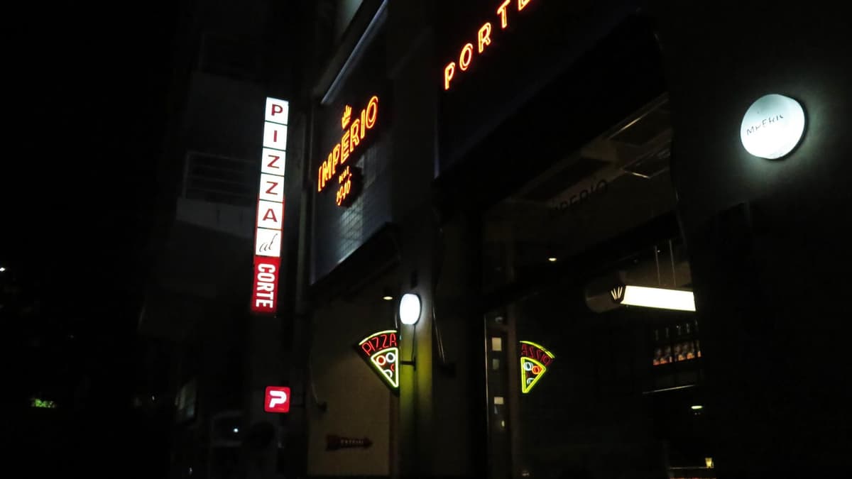 Paseo nocturno por Buenos Aires: pizza, música y tango auténtico