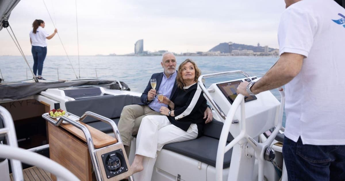 Barcelona:Experiencia de Navegación En Un Velero De Lujo Desde Port Olimpic