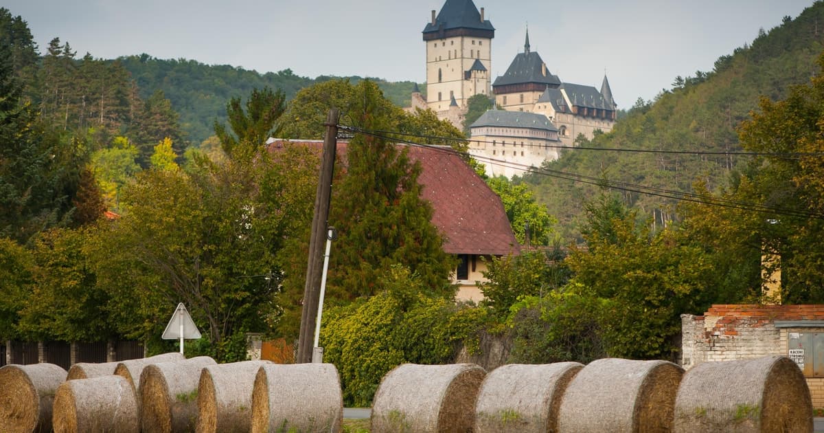 Coutryside e-bike tour to Karlstejn Castle