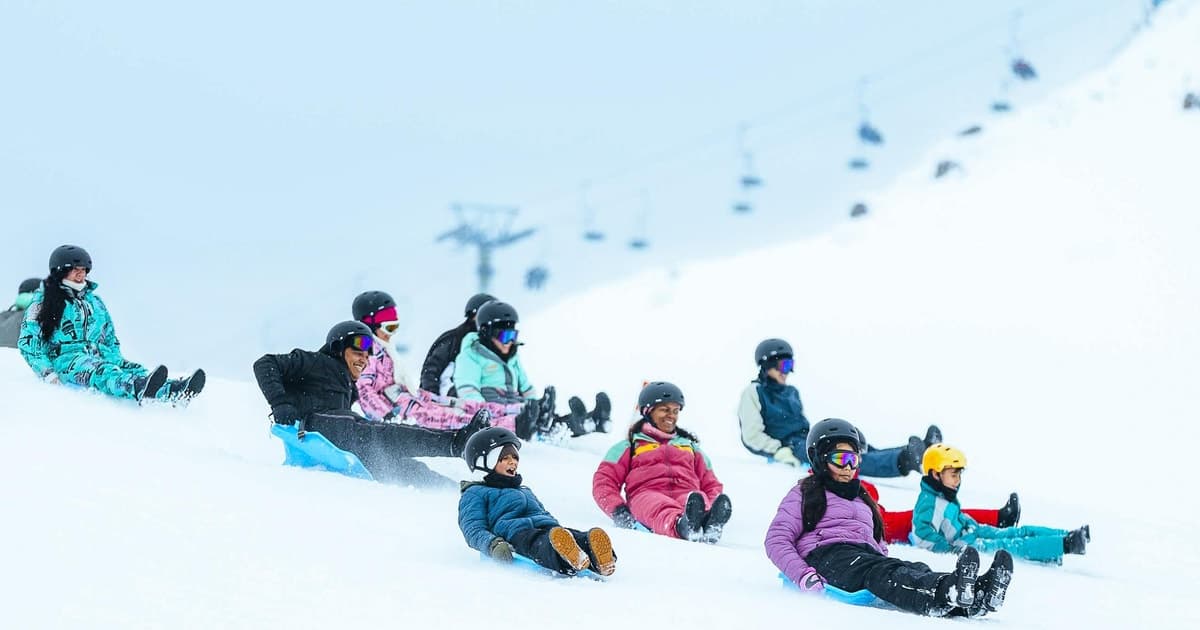 Parque Farellones: ida y vuelta, ticket de entrada y ropa de nieve opcional.