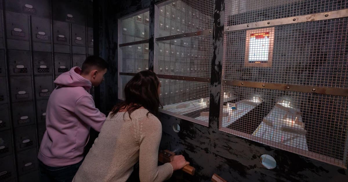 Madrid: Prison Island Giant Indoor Escape Game Ticket de entrada
