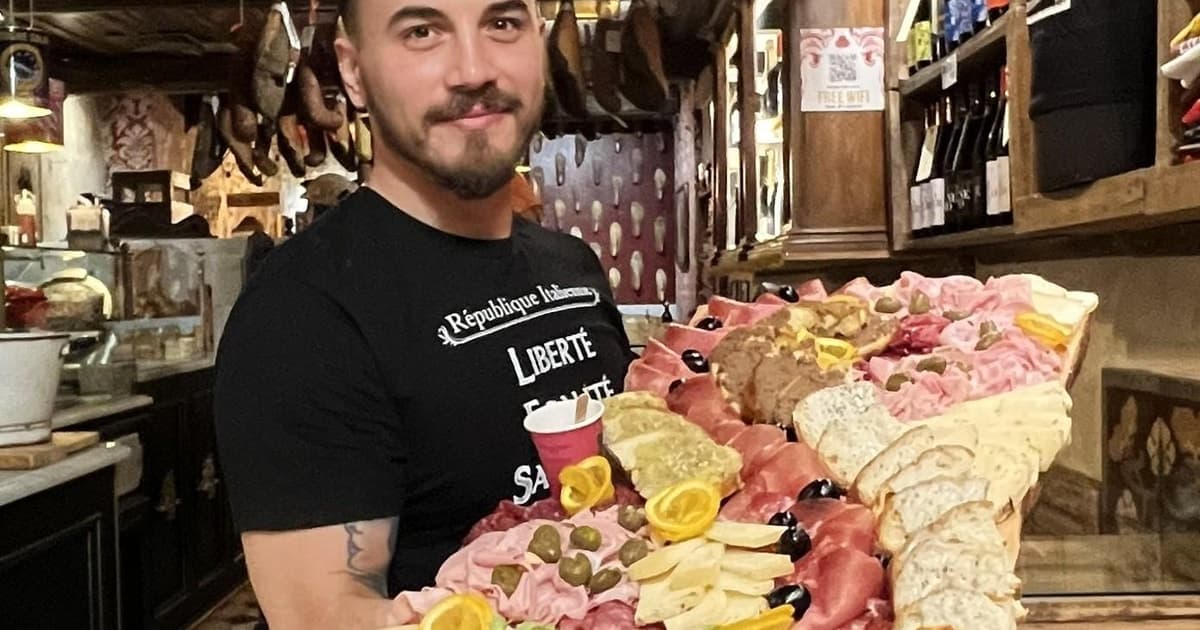 Bolonia: Descubre el ritual del aperitivo con tabla de embutidos y Spritz