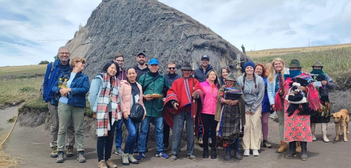 Desde Quito: Tour de día completo por la laguna del Quilotoa con almuerzo