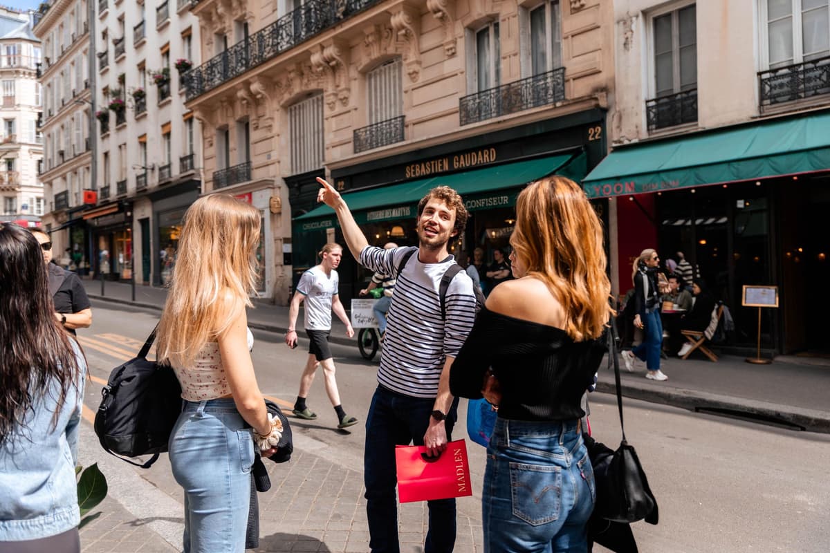 Paris: Gourmet Tour with Tasting of 4 Wines and Pairings