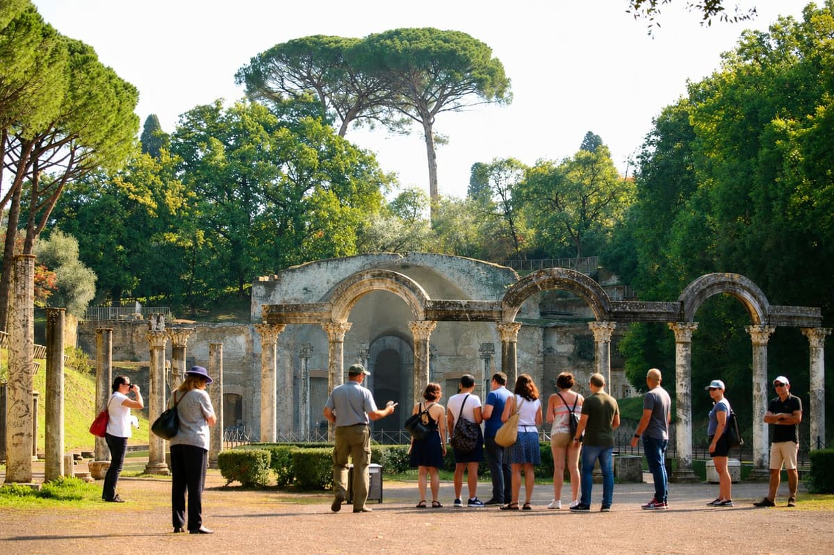 Excursión privada de 1 día de Roma a Villa Adriana en tren con tickets