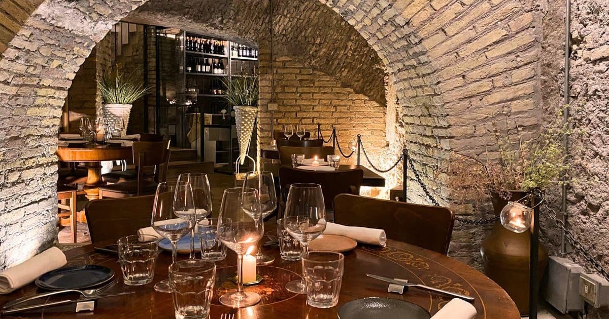 Roma: Cena exclusiva a la luz de las velas en las Termas Romanas de Agripa