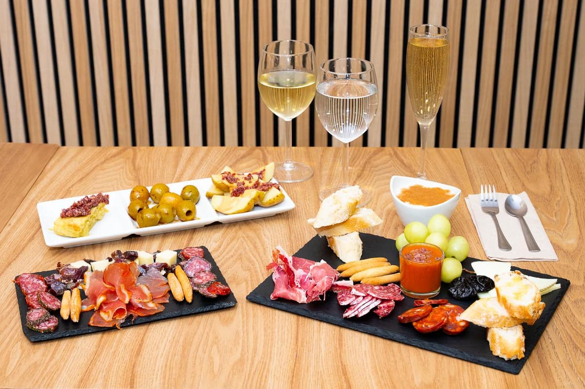 Menu Ibérico - Jamón & Cava near Sagrada Familia