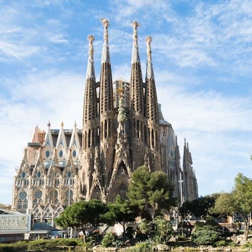 Morning Guided Tour of Sagrada Familia and Park Güell with Skip-the-line Tickets