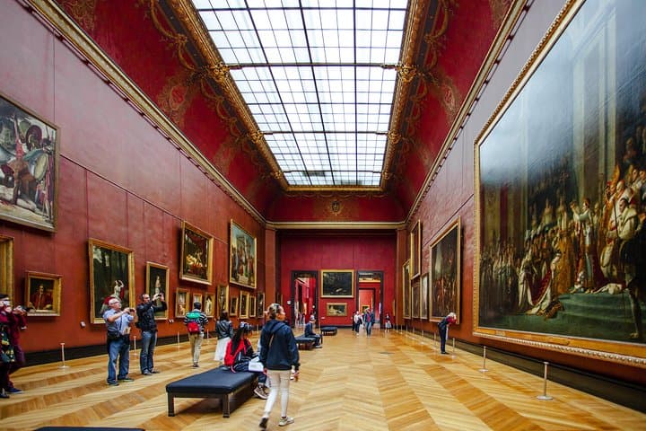 Visita guiada al Museo del Louvre con entrada para crucero por el río Sena