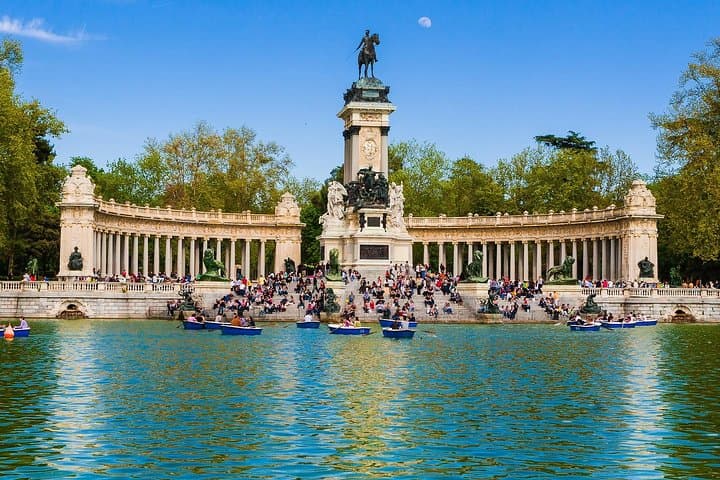 Recorrido a pie por el Parque del Retiro de Madrid