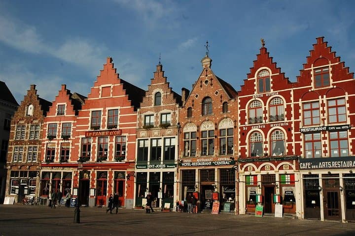 Bruges Guided Day Tour from Paris with Canal Cruise