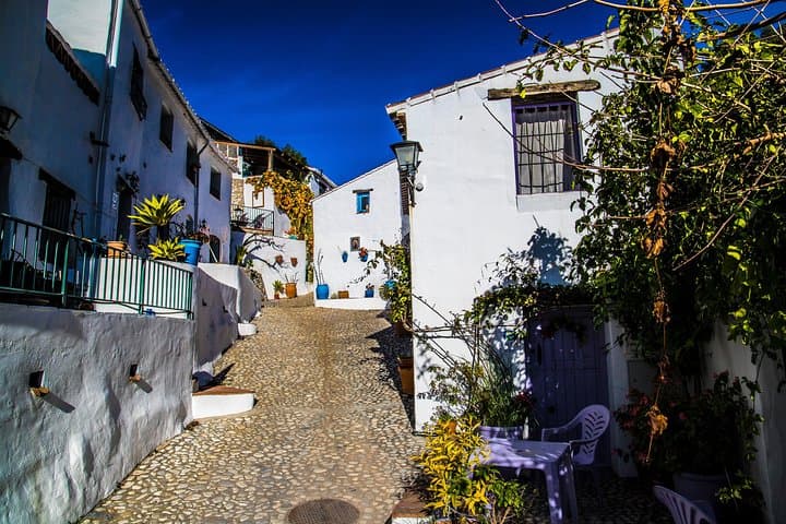 Nerja (Pueblo) + Frigiliana & El Acebuchal, armonía visual / Semi-Privado
