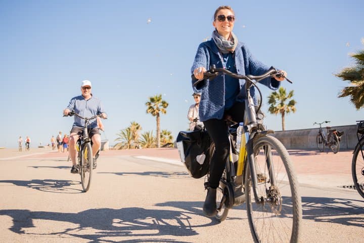 Tour Gaudí en eBike por Barcelona con entrada al Park Güell