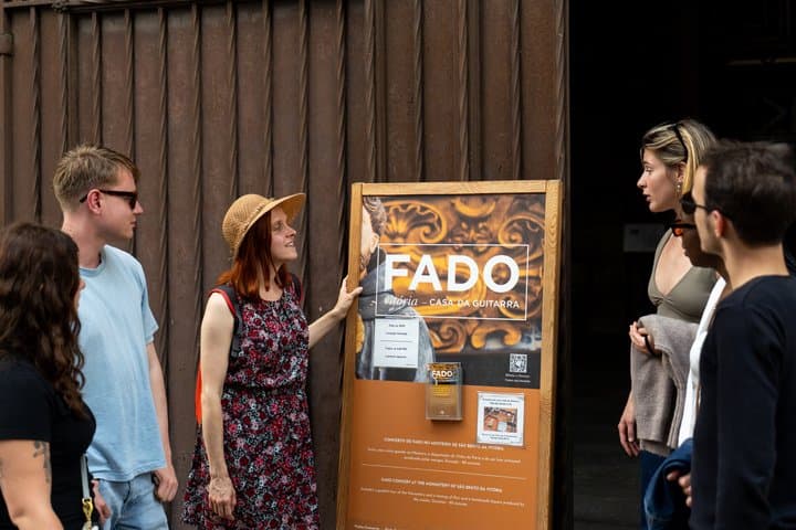 Fado Tour with Guide, Dinner & Live Show in Porto