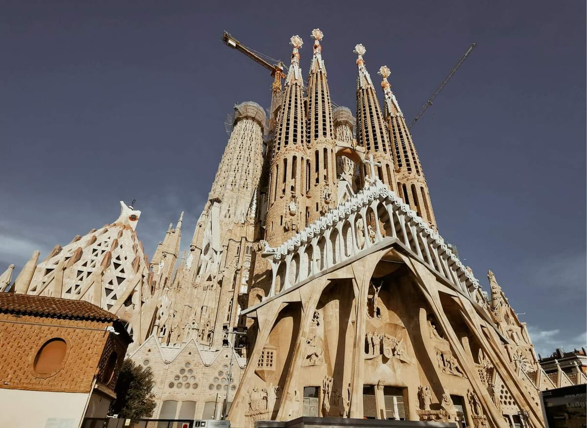 Sagrada Familia: Fast-Track Entry with Passion Tower Access
